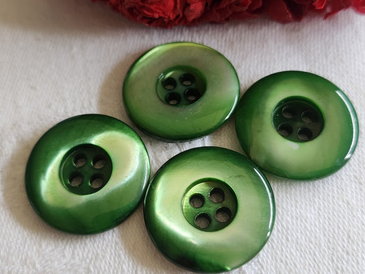 Lot  4 boutons anciens en nacre vert  2,2 cm trous ref  1252