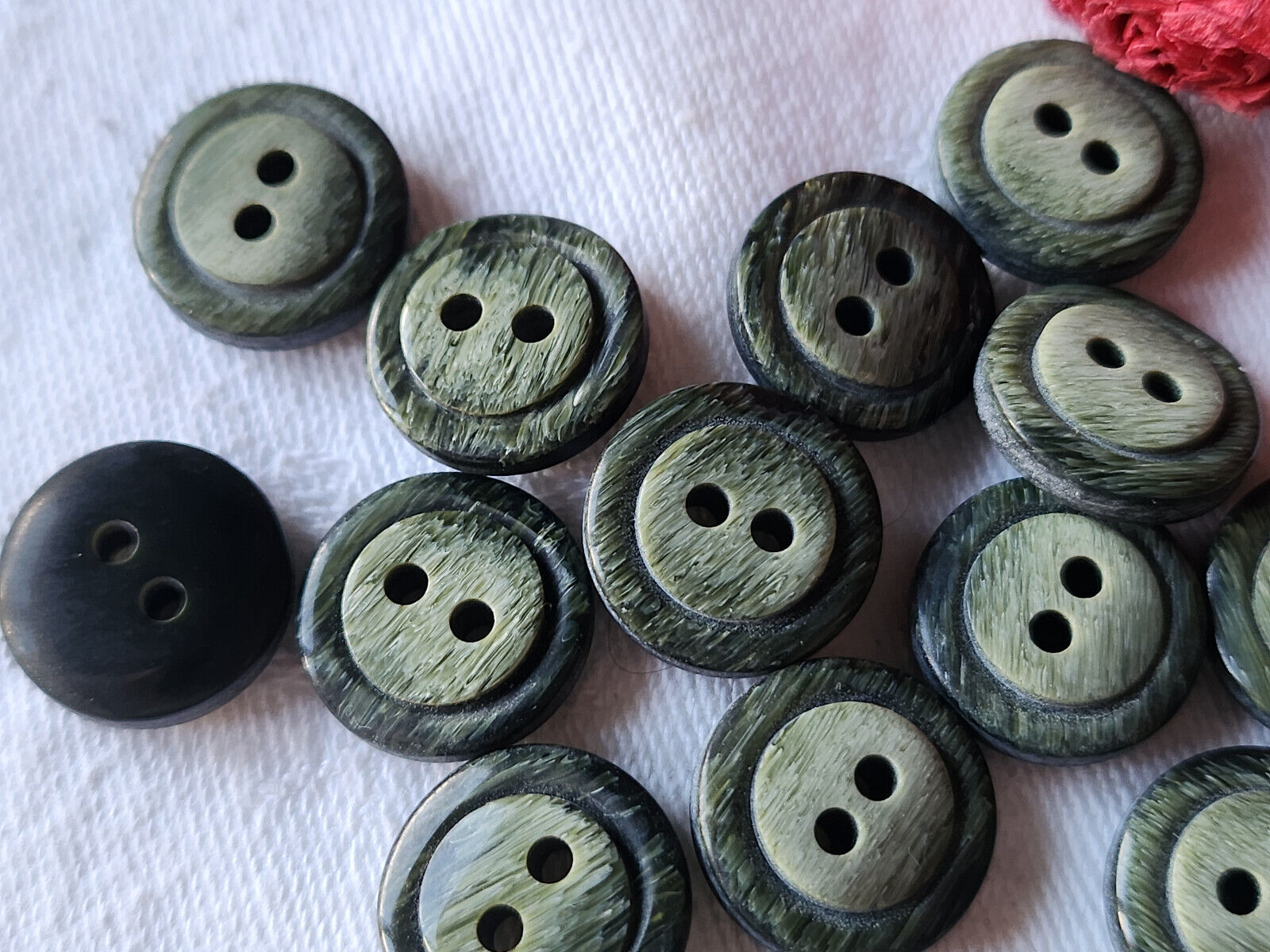 Lot 14 boutons vintage  camaieu vert 1,5 cm ref 5667