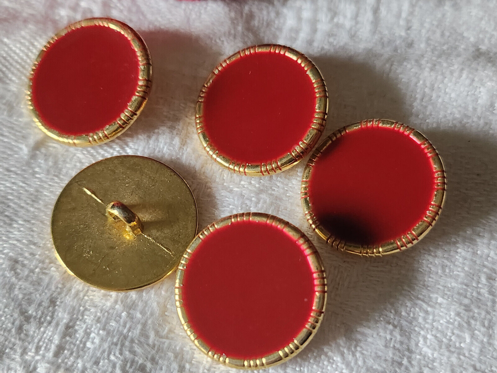 Lot 5 boutons vintage en métal doré rouge à pied  2 cm ref 2817