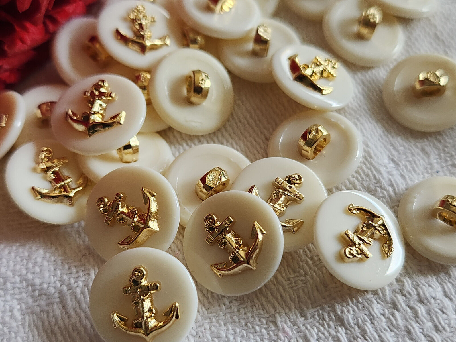 Lot 14 petits boutons vintage blanc doré ancre marin  1,3 cm ref 138