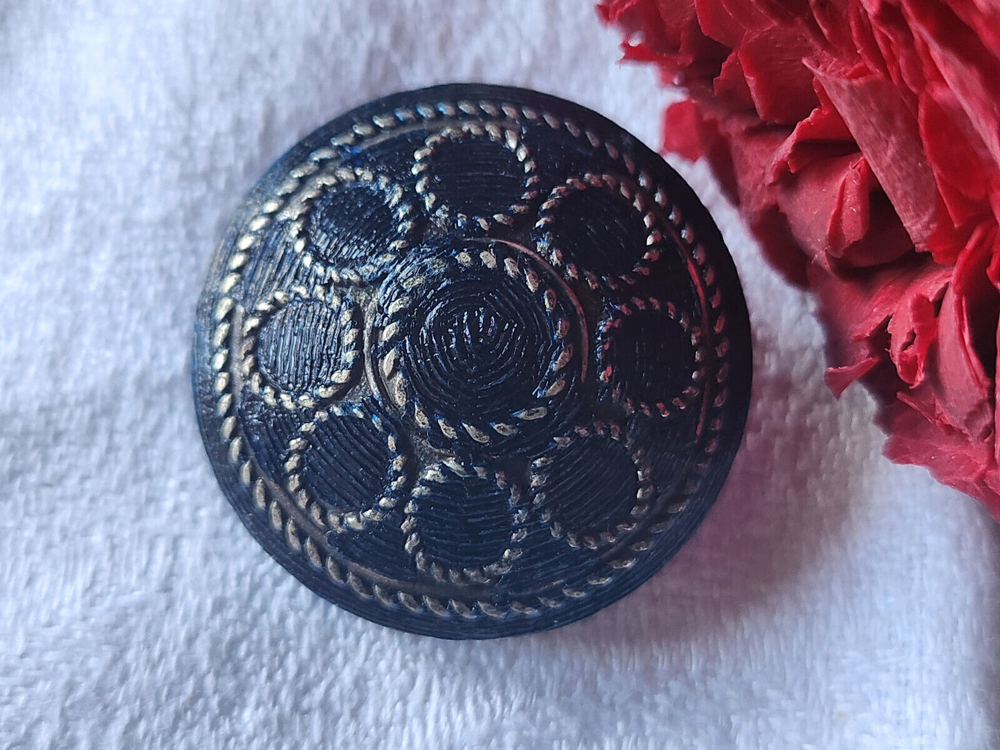 Collection gros bouton vintage bleu  avec ornement métal 2,8 cm pied ref 2355
