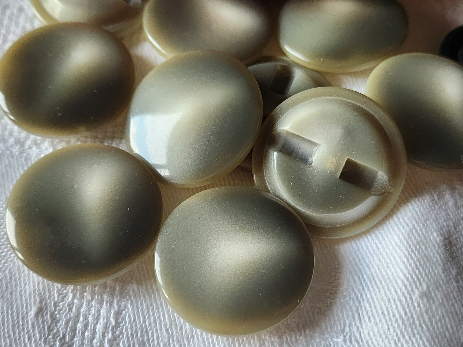 Lot 6 gros  boutons vintage gris camaieu à pied lisse  2,7 cm ref 2006