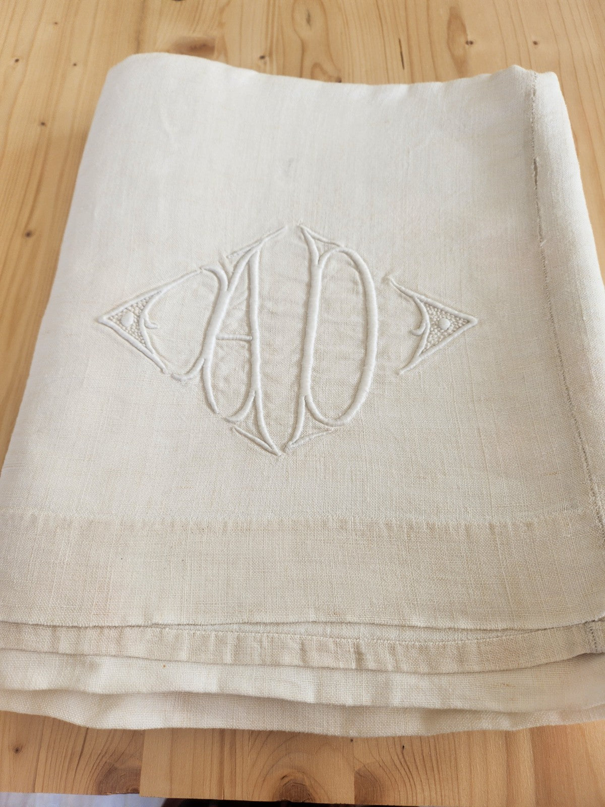 Ancien drap  monogramme AD épais en deux lés  185 cm sur 280 cm B7