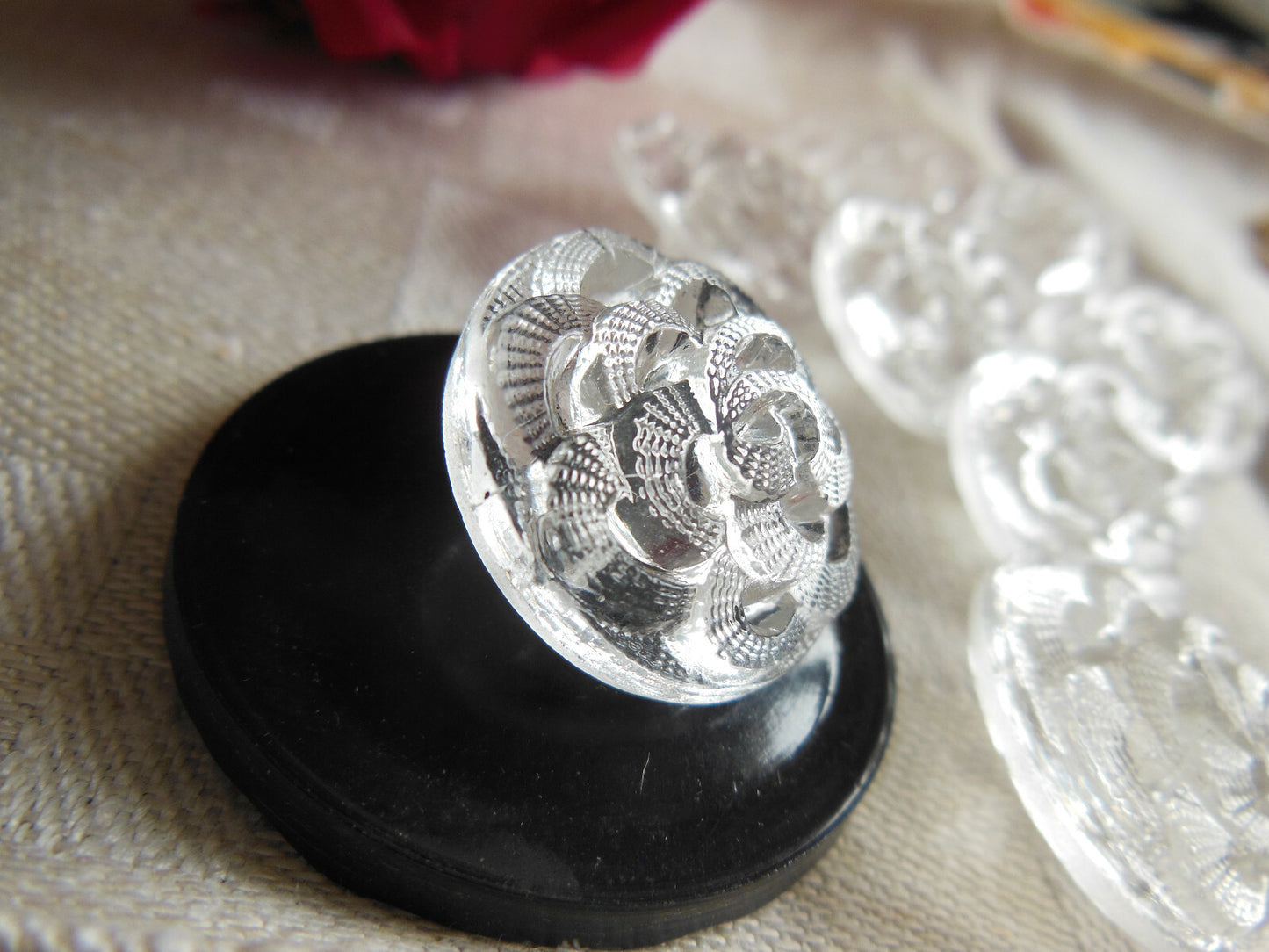 Lot 6 gros et beaux boutons anciens en verre transparent  2,2 cm ref 3859
