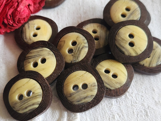lot 6 boutons vintage monture en bois coeur creme 2,2 cm ref 1239
