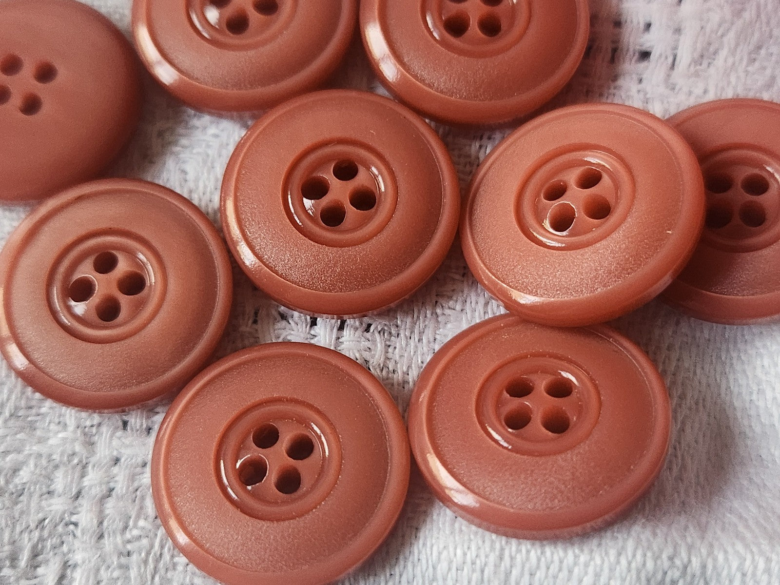 Lot 9 boutons vintage vieux rose 1,7 cm  trou ref 5530