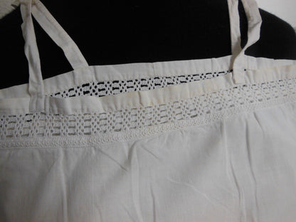 Chemise de nuit ancienne dentelle à nettoyer ou teindre B7  petite taille