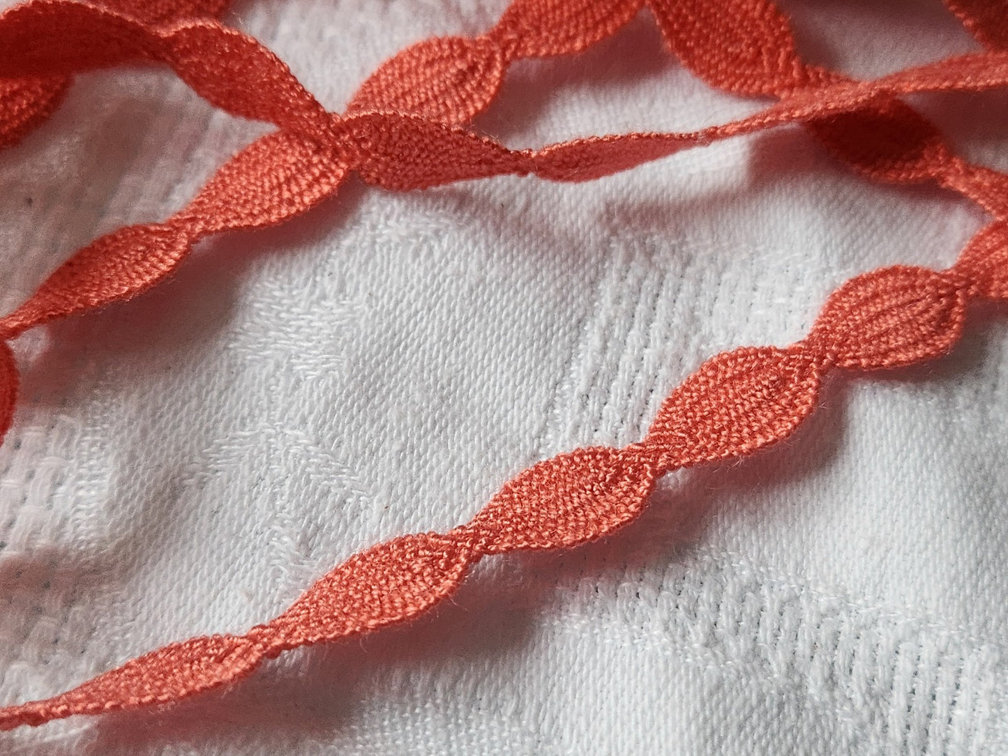 Dentelle galon vintage orange  coton 3 métres sur 1 cm A1