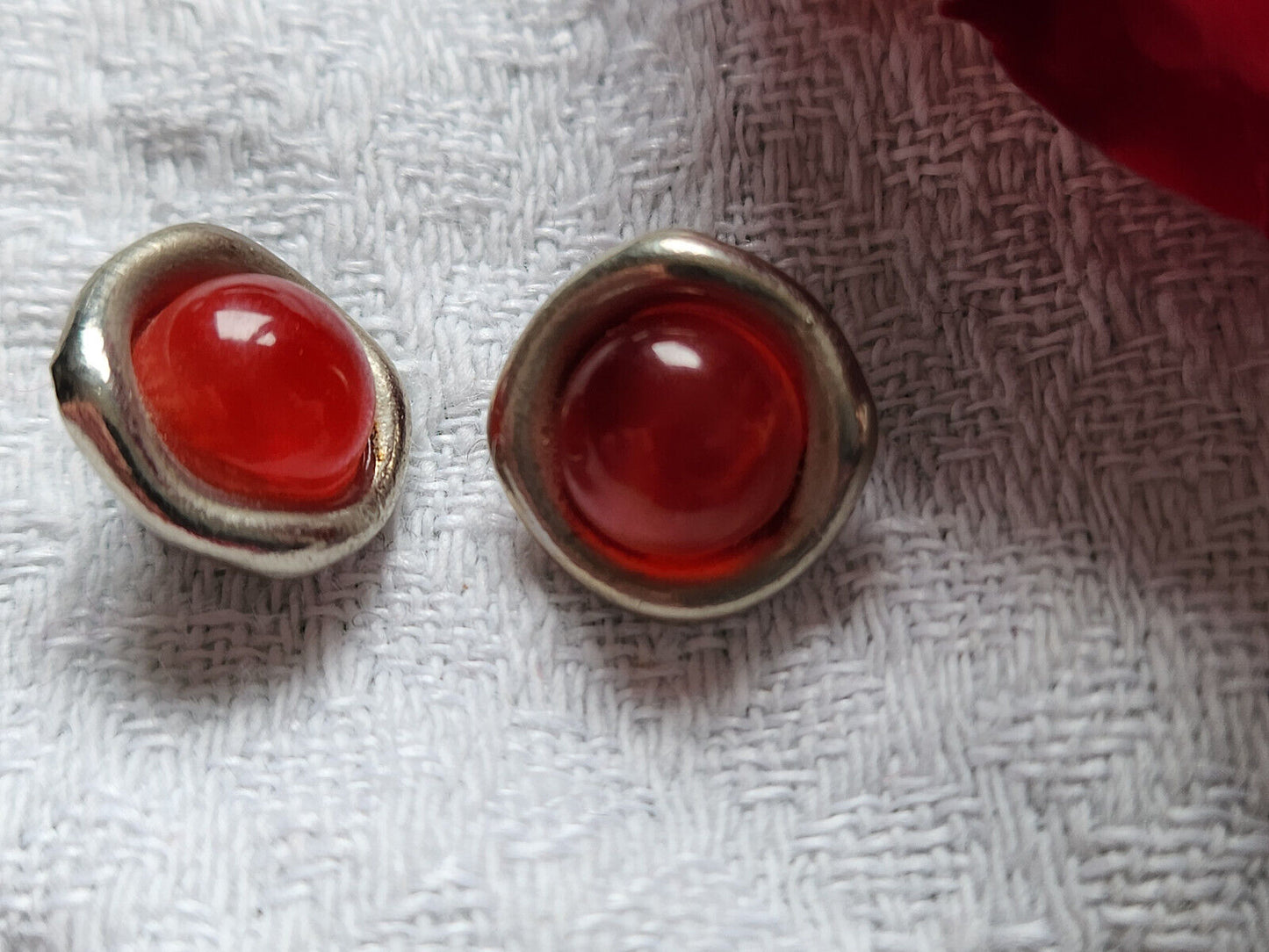 Duo mini boutons ancien métal argenté rouge grelot pied 1,1 cm G19B