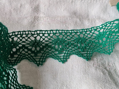 Dentelle vintage vert  coton 3 métres sur 3 cm A6