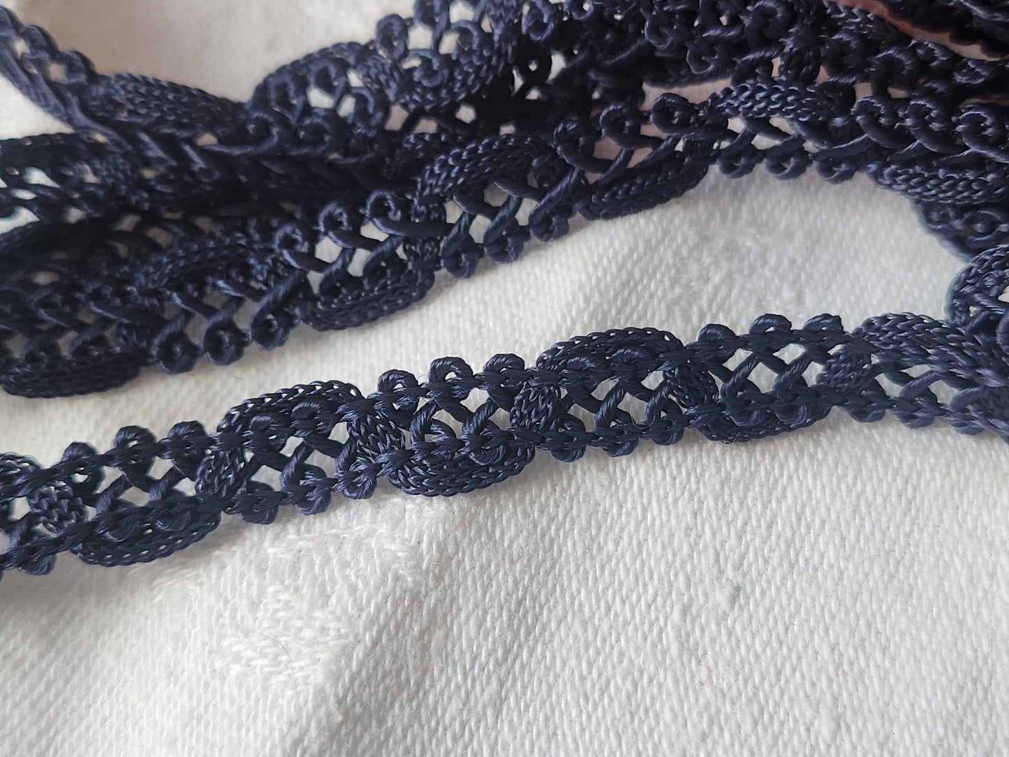 Galon /dentelle vintage bleu foncé 3 métres sur 1 cm A2
