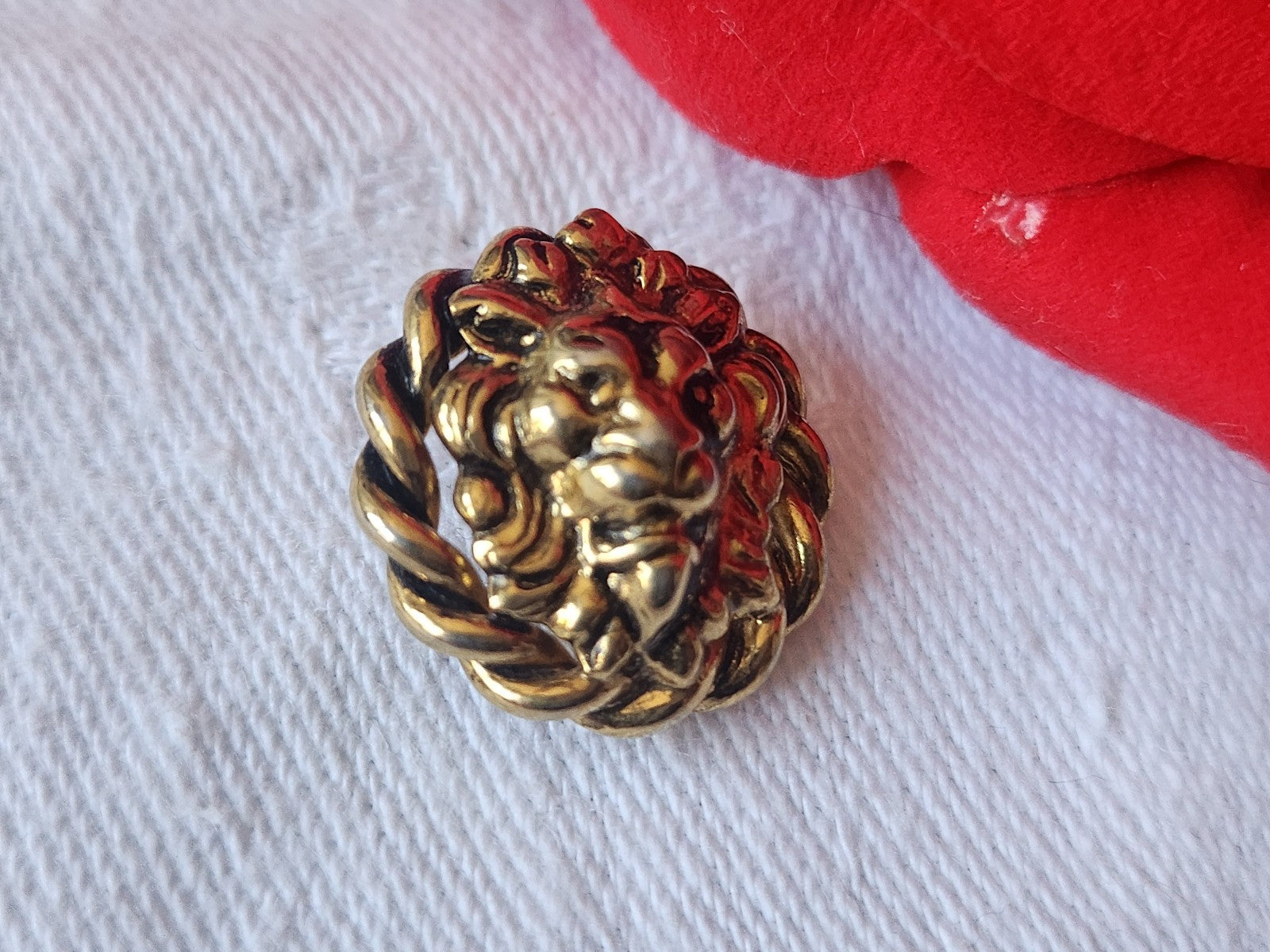 Bouton vintage tete de lion en métal pied versace ??? 1,8 cm D2E