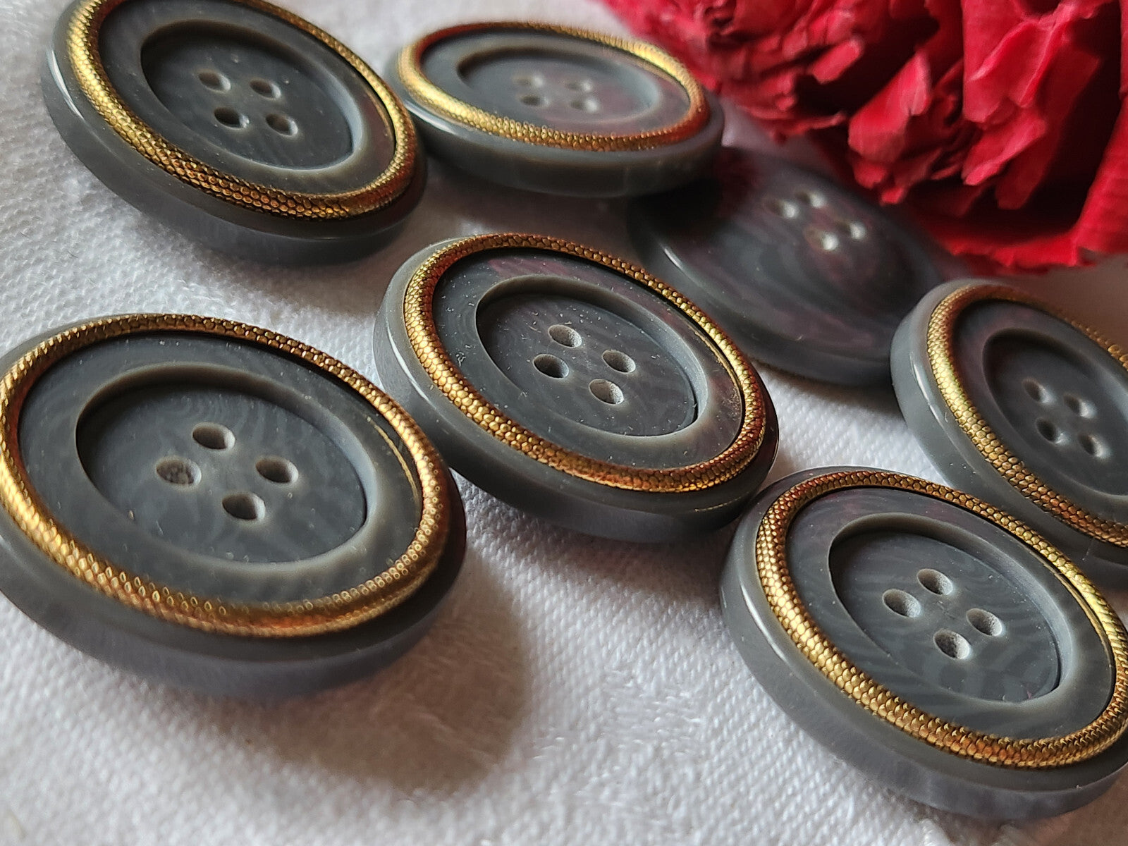 Lot 6 énormes boutons vintage  gris doré  trou  3 cm ref 3041