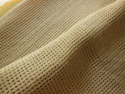 Dessus de lit vintage franges , maille jour petit lit  B6
