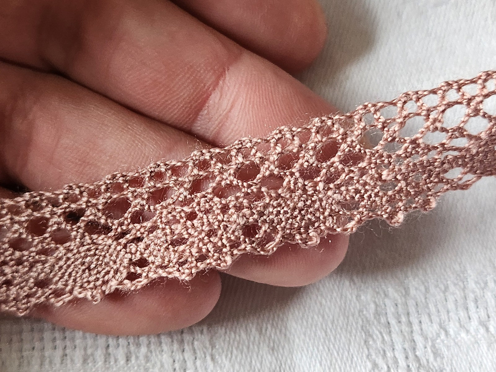Dentelle vintage rose poudré vieux rose coton 3 métres sur 1,7 cm A6