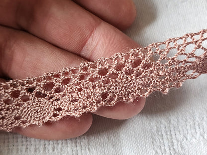 Dentelle vintage rose poudré vieux rose coton 3 métres sur 1,7 cm A6
