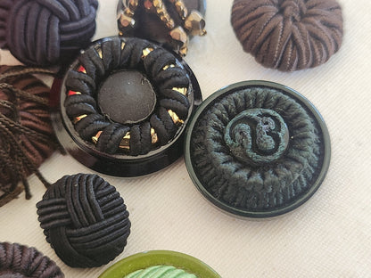 Lot 10 boutons anciens/vintage en passementerie 1,6 à 2,7 cm panaché  ref 6291