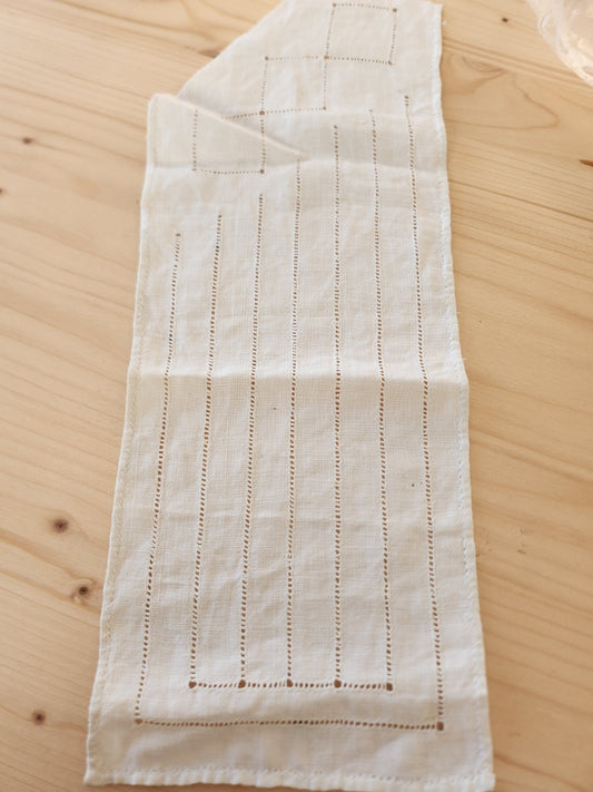 Broderie ancienne jour ouvrage de Dame pour création T3-3