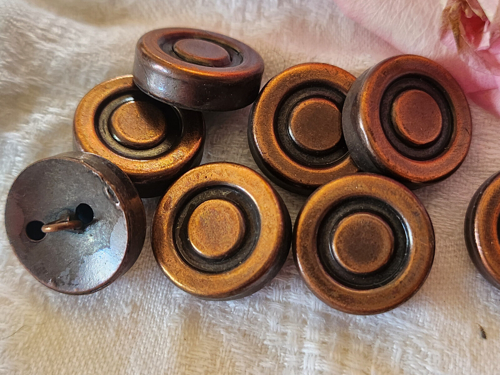Lot 8 boutons vintage en métal cuivré à pied 1,8 cm ref 0089