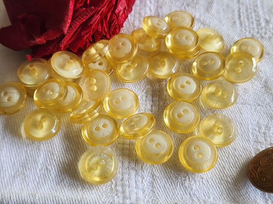 Lot 33 petits boutons  jaune transparent 1,2 cm ref 1109