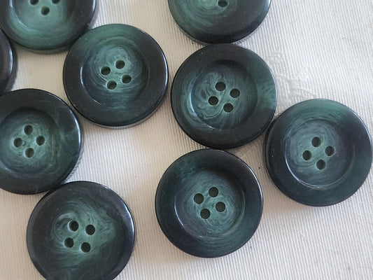 Lot 8 gros  boutons vintage  camaïeu vert effet corne trous 2,4 cm ref 6198