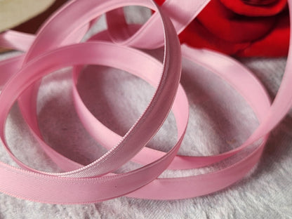 Ruban fin ancien nylon rose  épais 5 mètres sur 1 cm plutôt raide B5 n°28