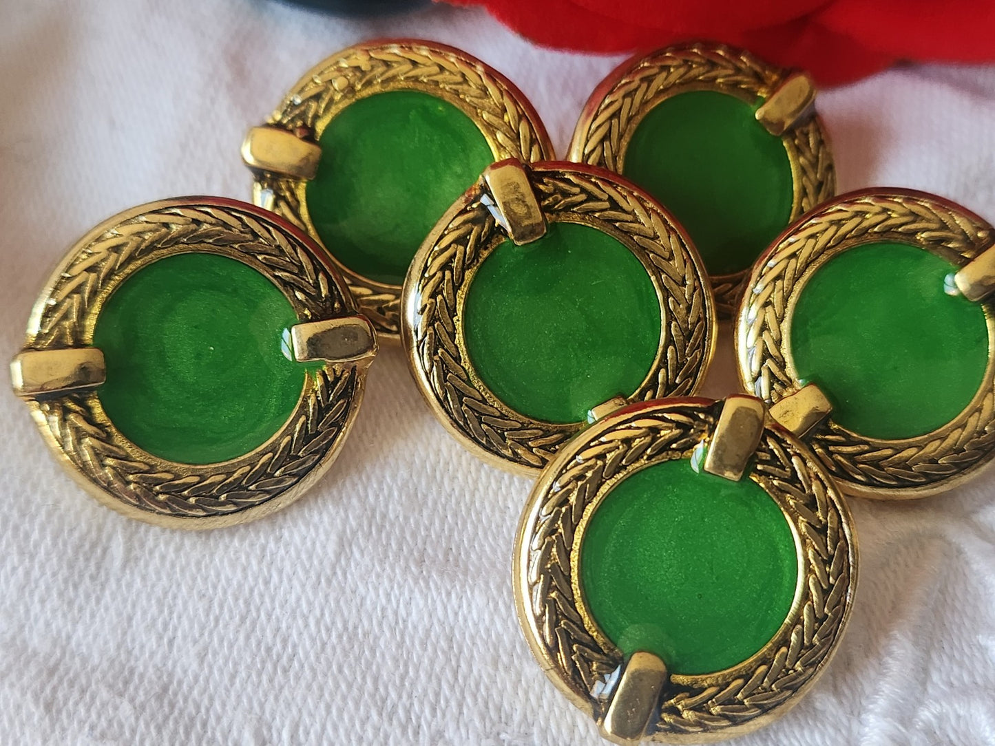 Lot 6 boutons vintage en métal doré coeur vert satiné  2,3 cm ref 1310