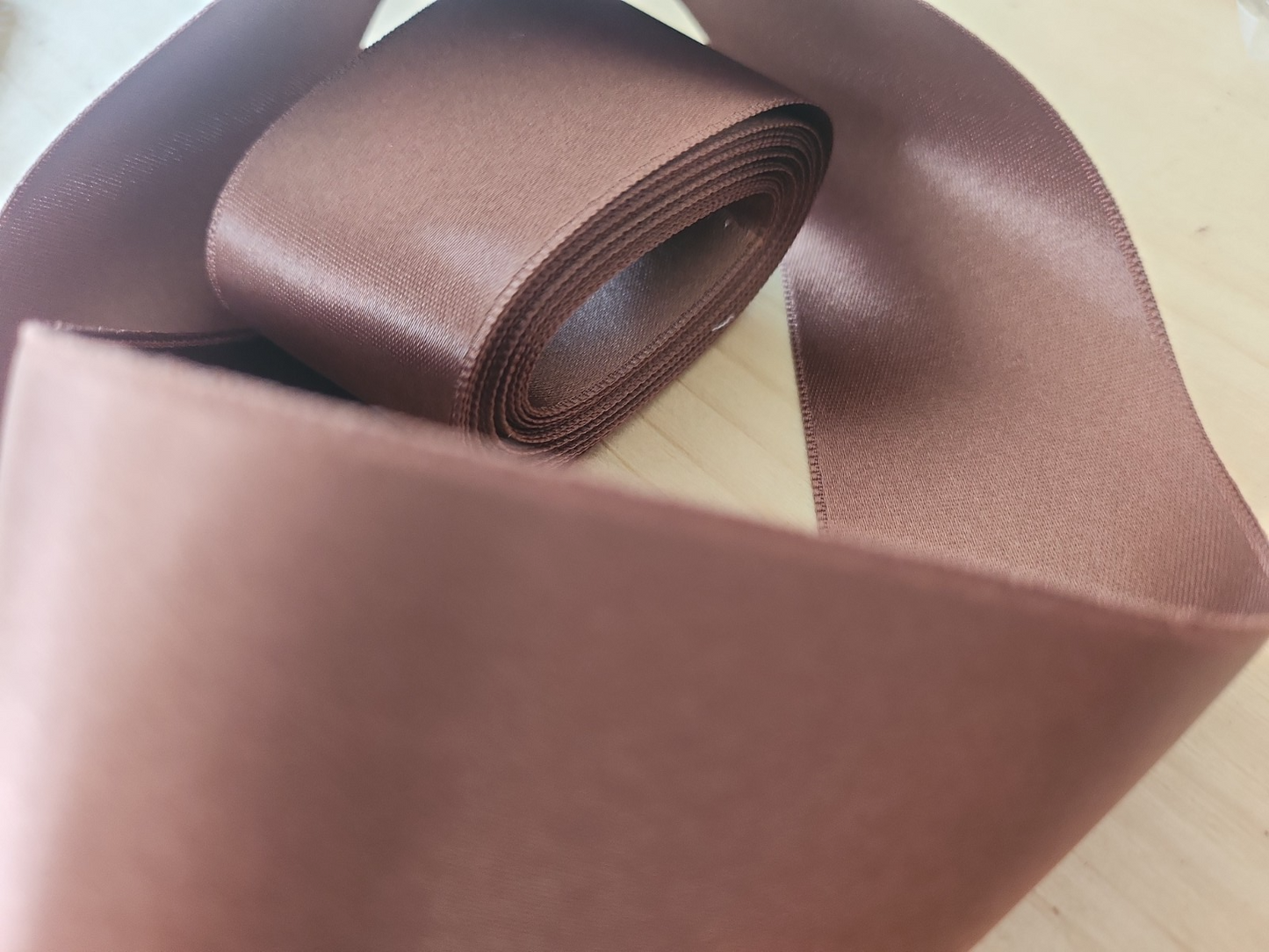 Ruban ancien satin vintage marron large 3 mètres 20 sur 3,8 cm double face T1-9