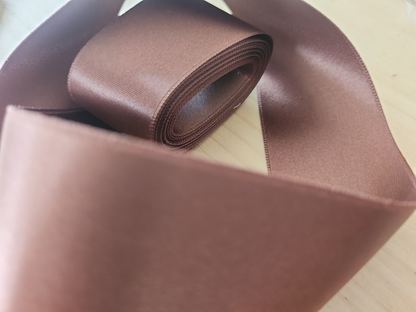 Ruban ancien satin vintage marron large 3 mètres 20 sur 3,8 cm double face T1-9