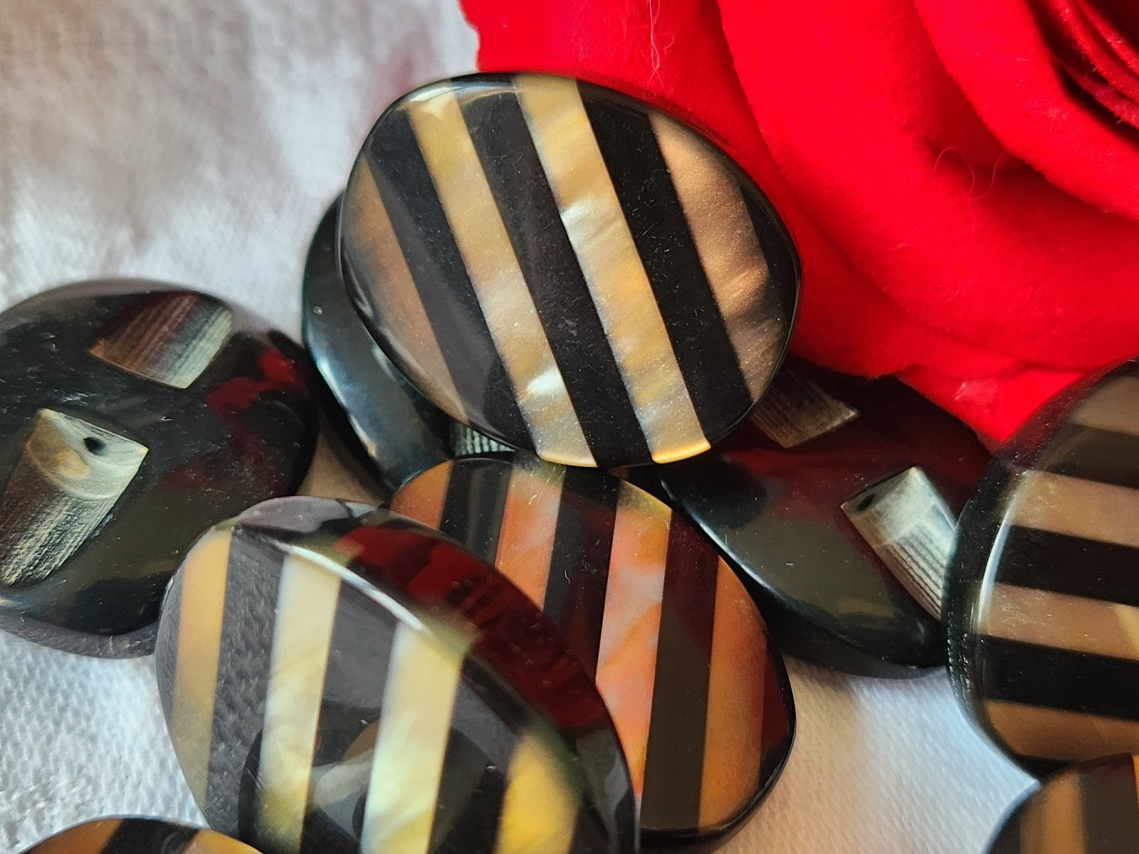 Lot 5 gros boutons vintage pied ovale noir nacré marron 2,1 sur 2,7 cm ref 1255