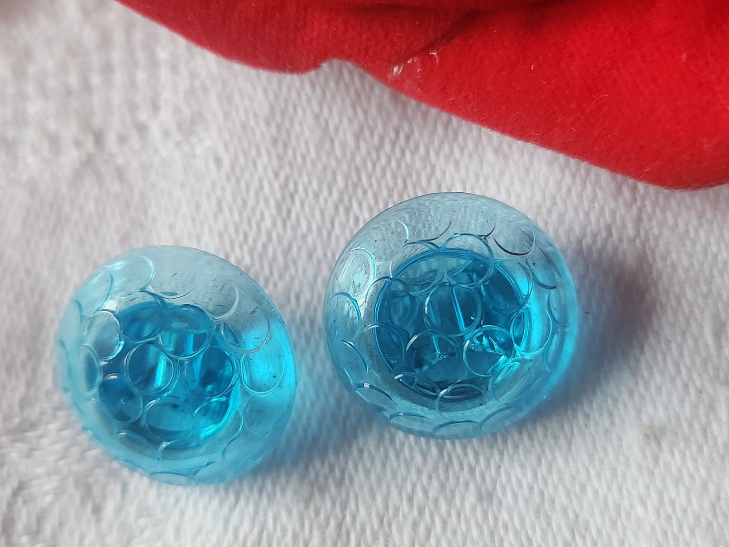 Duo boutons anciens en verre bleu alveole vintage 1,5 cm D9D
