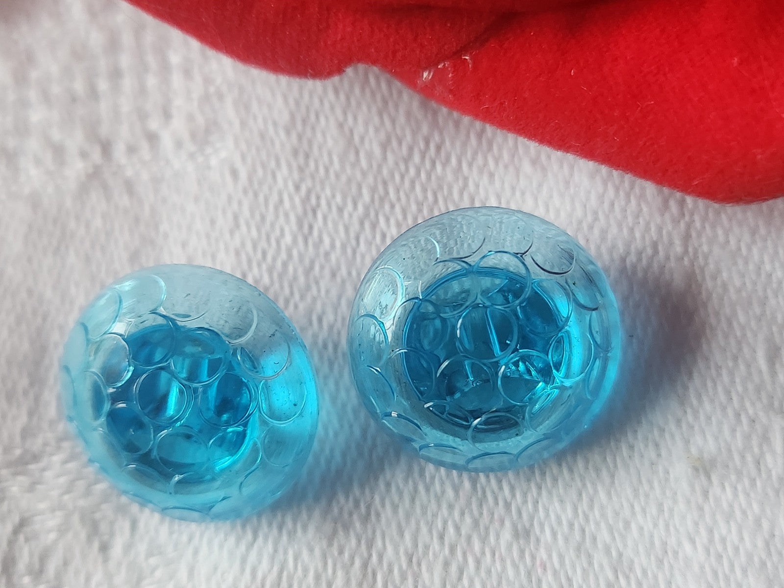 Duo boutons anciens en verre bleu alveole vintage 1,5 cm D9D