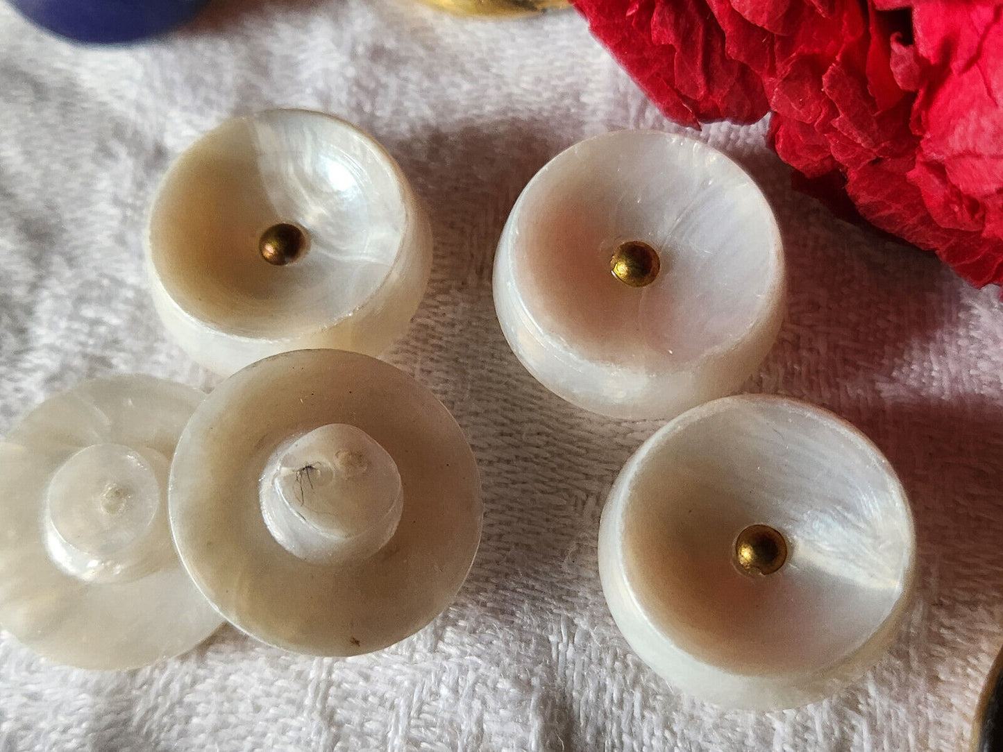 Lot 5 boutons ancien blanc laiteux pointe pied 1,8 cm ref 1632