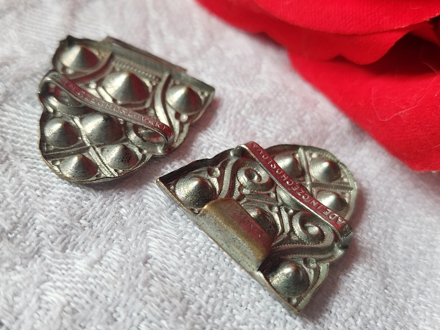 Ancienne boucle de ceinture en lmétal art deco à strasser 2,3 sur 4 cm