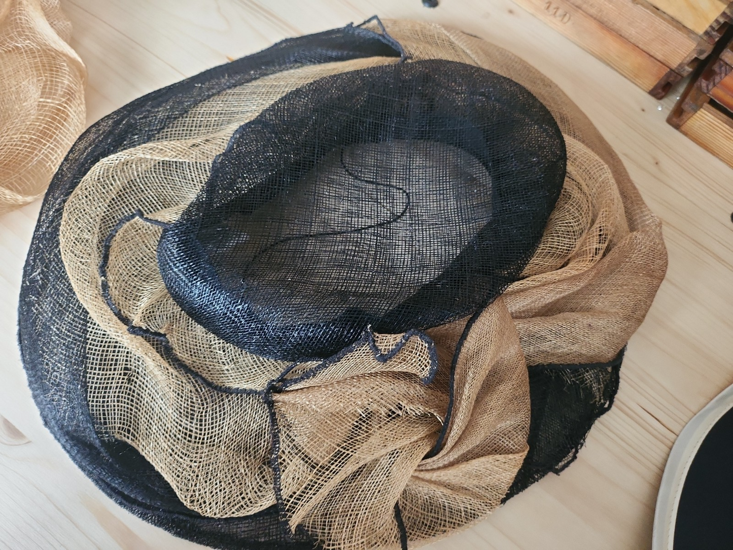 Lot 12 chapeaux de cérémonies année 1990/2000 voir description annonce