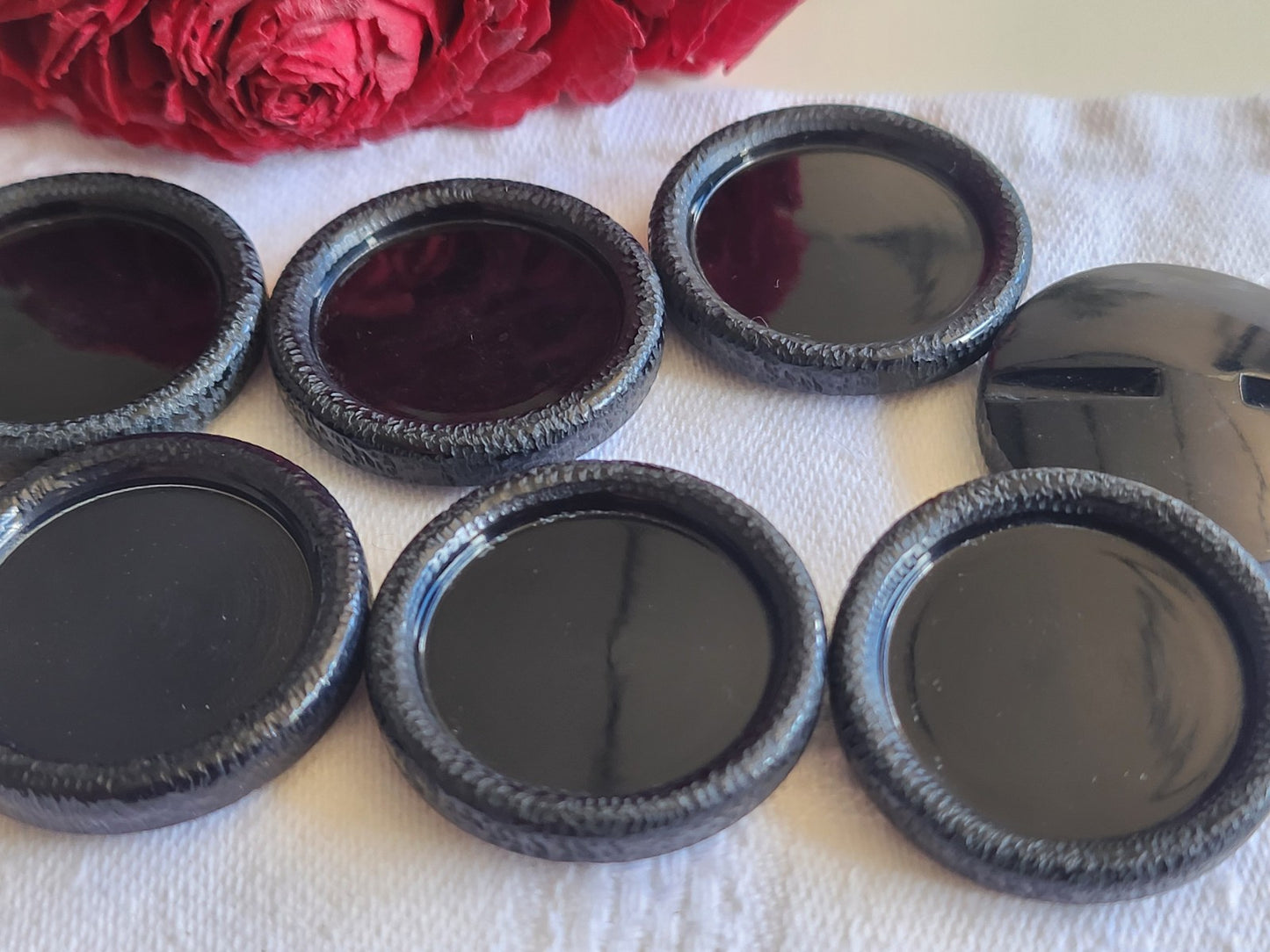 Lot 6 gros boutons vintage noir bord texturé 2,7 cm ref 1291
