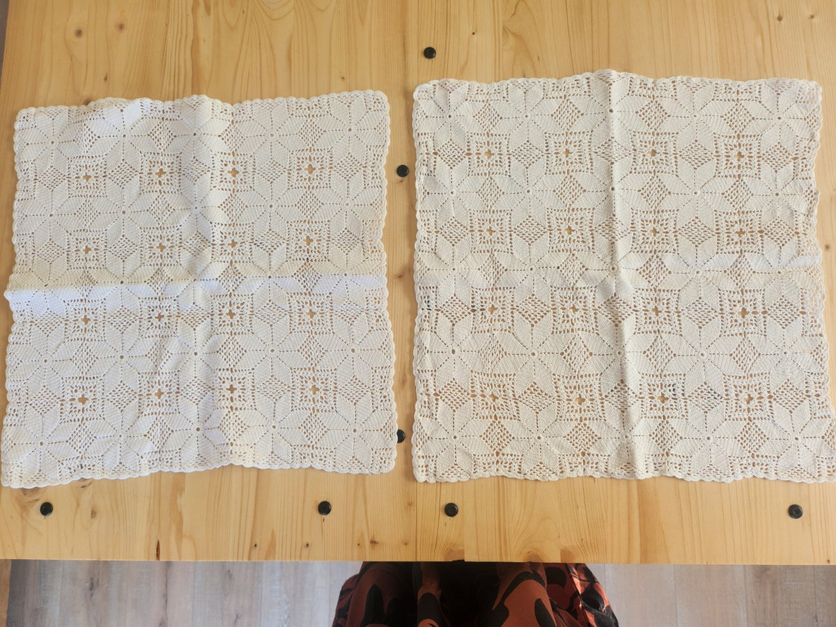 Lot 2 grands napperons anciens crochet blanc 47 sur 47 et 43 sur 44 cm B7