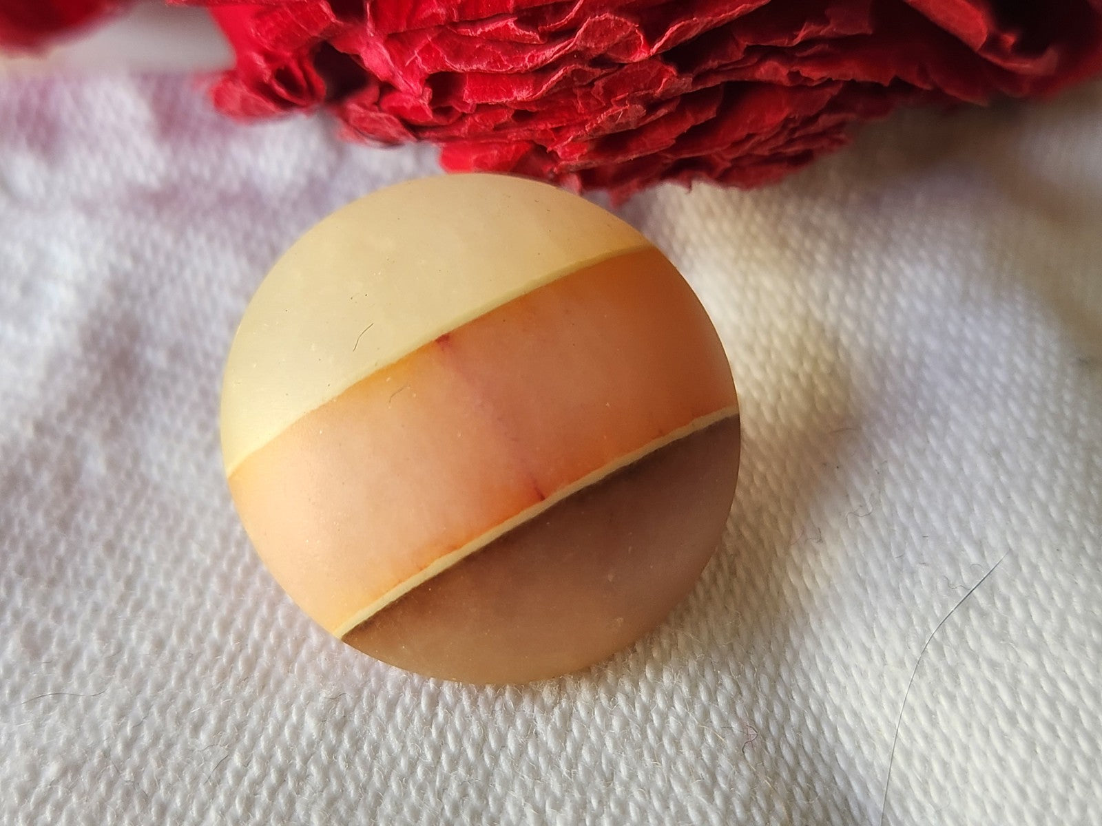 Ancien bouton en verre depoli rose pied camaieu 2,1 cm G13J