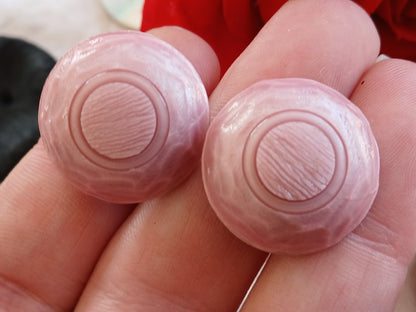 Lot 6 boutons vintage rose travaillé bombé pied 22 mm 2,2 cm ref 6463**
