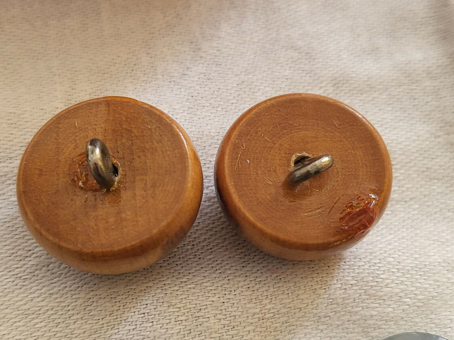 Duo boutons anciens demi boule état neuf 2 cm à pied ref 4605