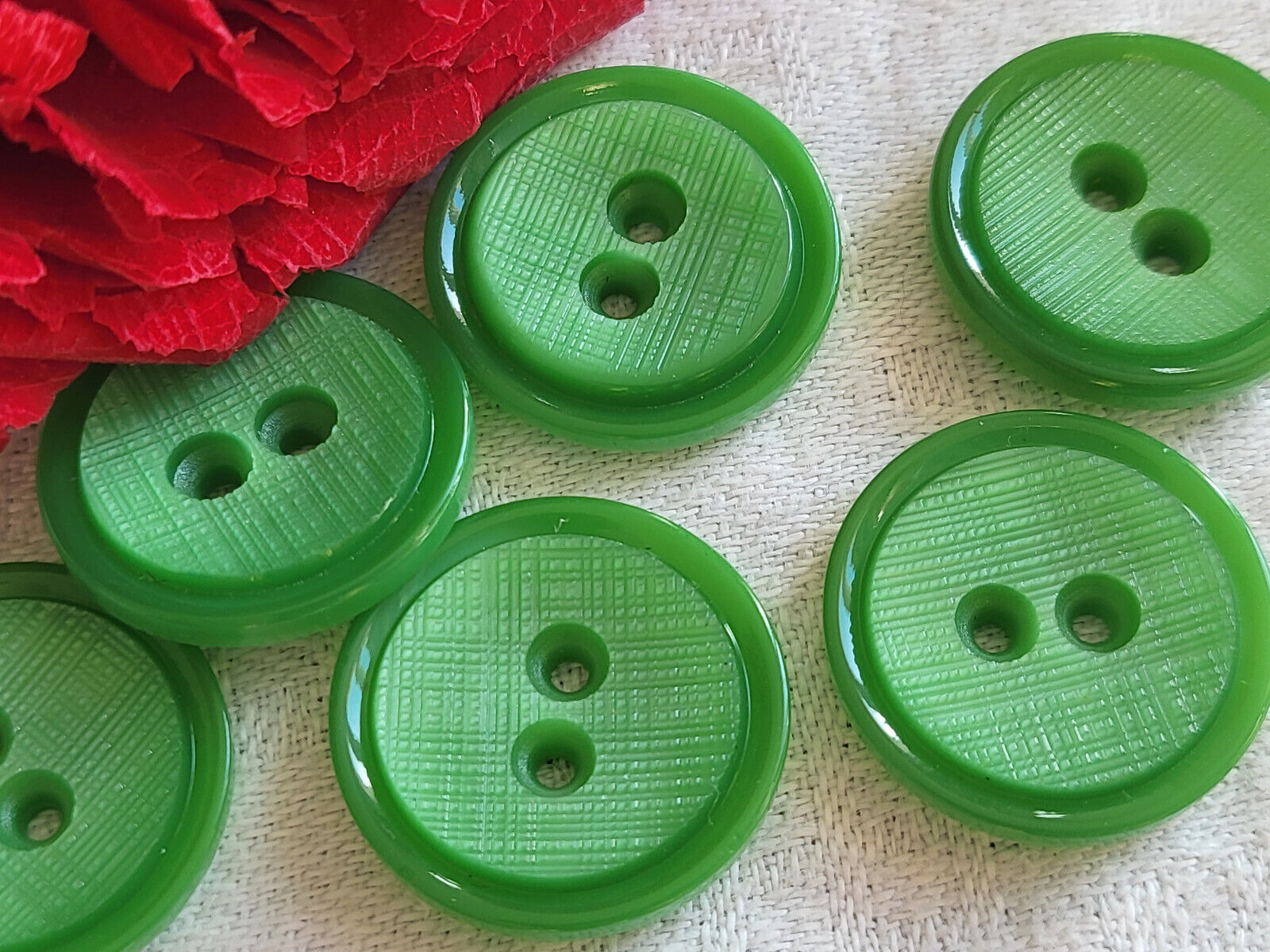 Lot 6 boutons vintage vert cœur strié pourtour  lisse 2,1 cm ref 5179