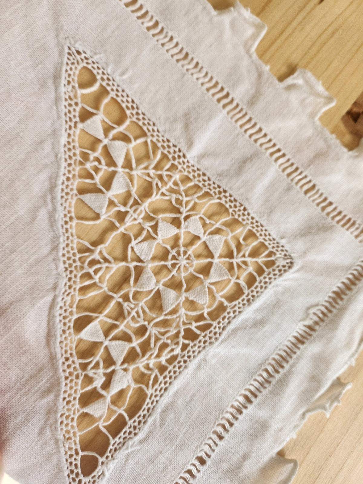 Ancienne nappe surnappe application jour  66 cm sur 88 B8