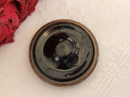 bouton ancien en celluloïd motif fond marron  à pied  2,6 cm D7D