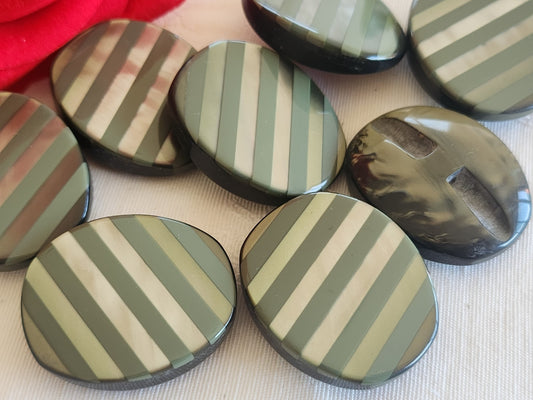 Lot 6 gros boutons vintage vert nacré 2,7 cm sur 3,3 cm ref 6276