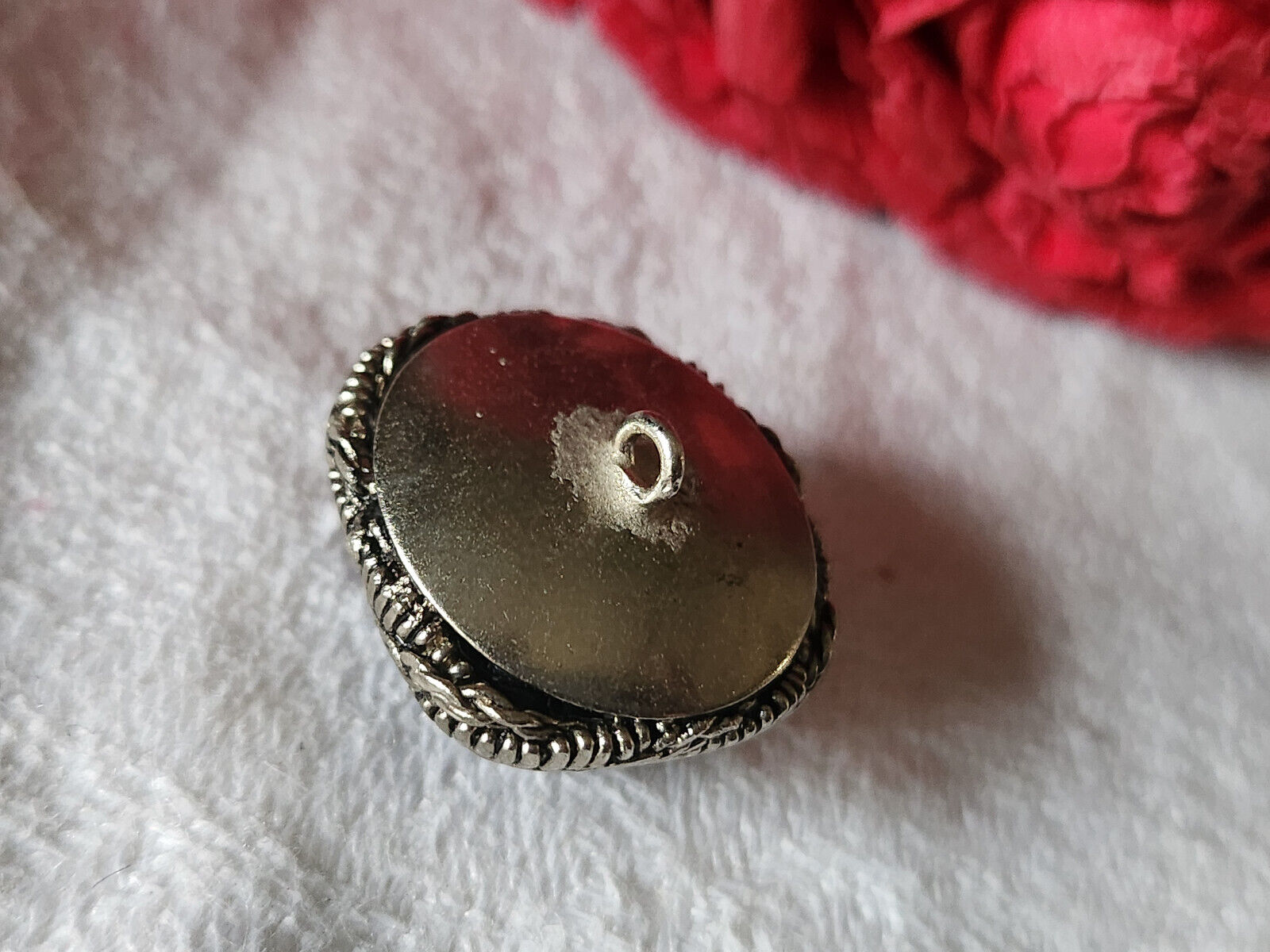 Bouton vintage en métal argenté perlé  carré 1,9 cm bijoux D19H