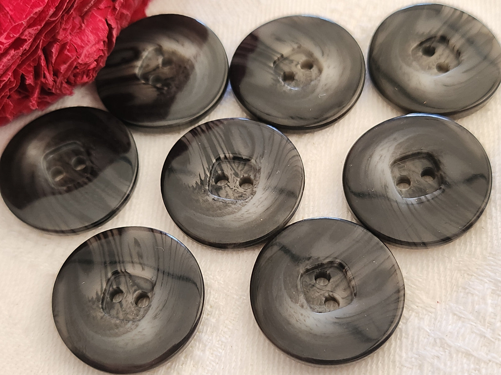 Lot 8 boutons vintage gri snoir veiné 2,2 cm ref 130