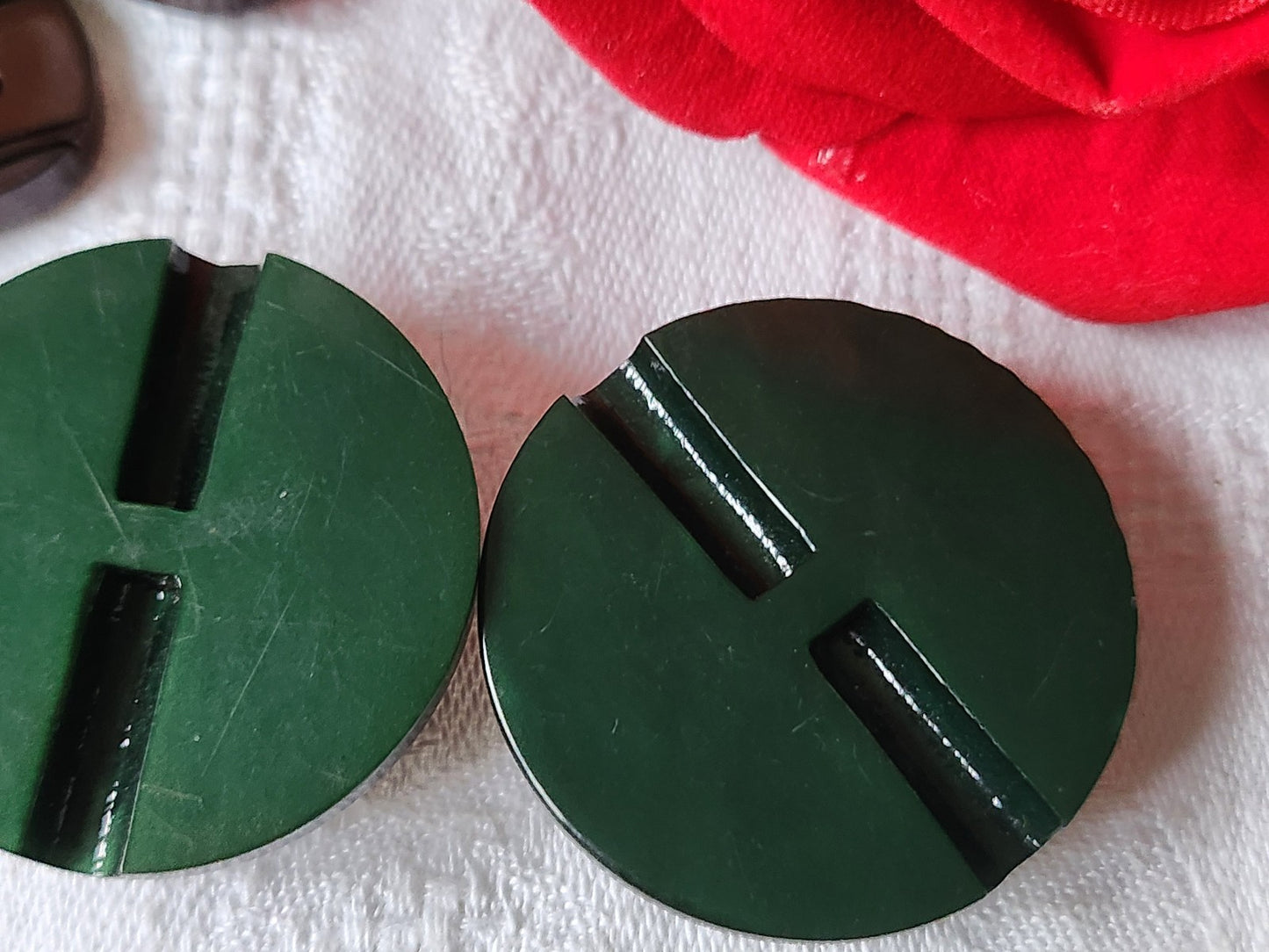 Duo gros boutons vintage vert éoais pied plat 3,6 cm ref 2283