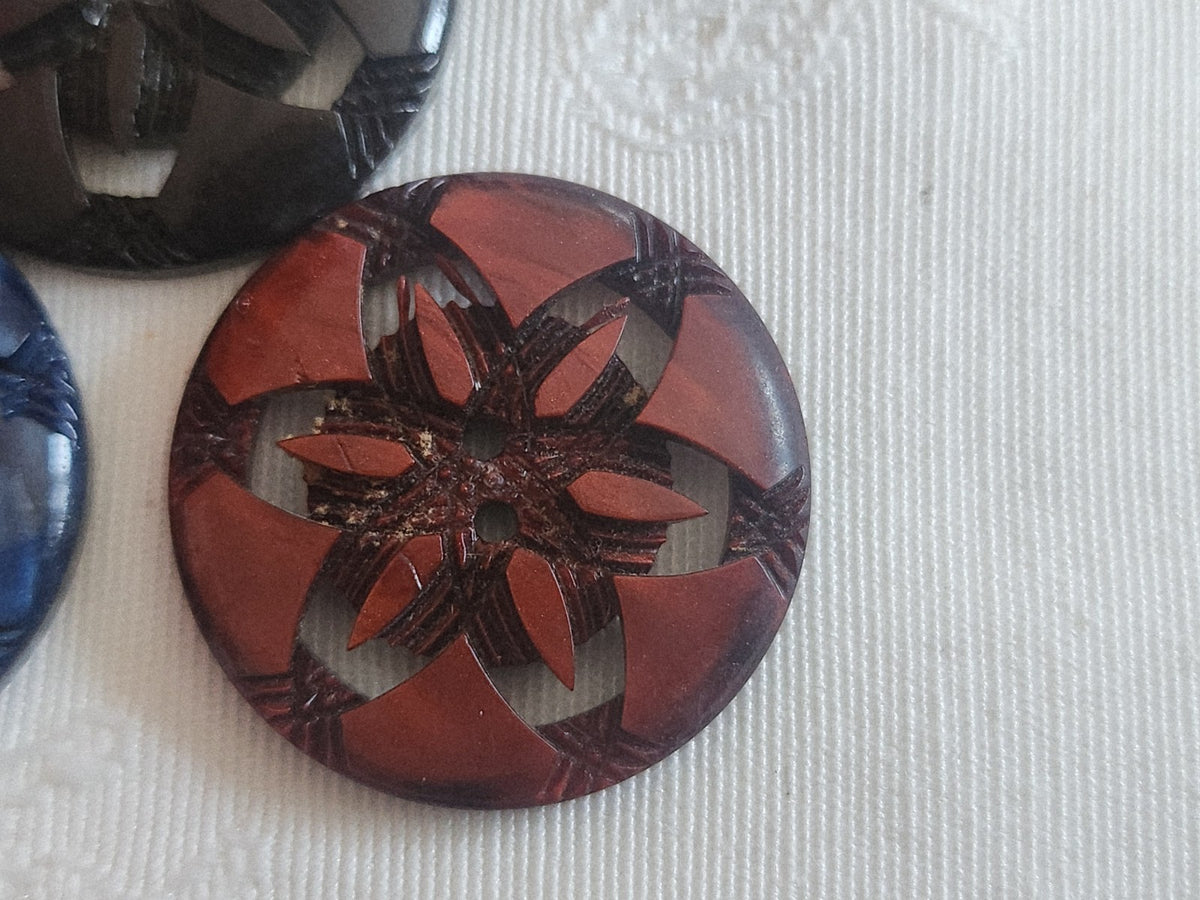 Trio boutons vintage gros découpis ajouré à trous 2,7 cm D15D