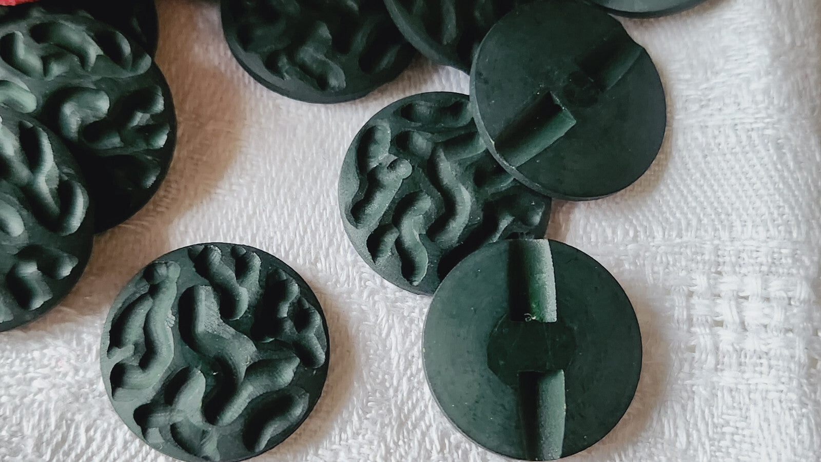 Lot 9 boutons vintage vert mat à pied texturé 1,9 cm ref 2242
