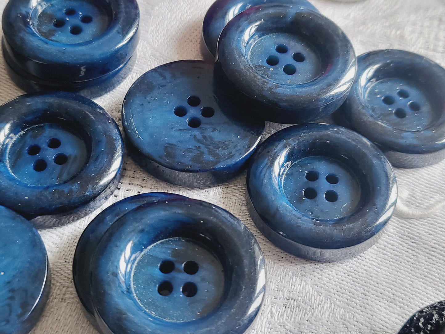 Lot 6 gros boutons vintage bleu moucheté épais bulle d'air 2,7 cm ref 3097